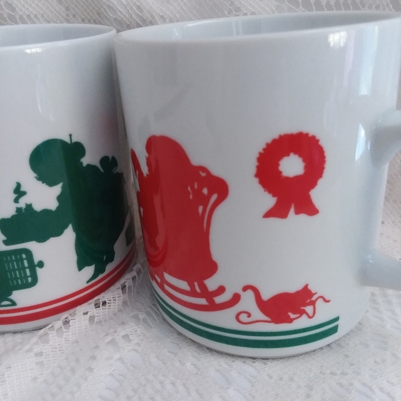 Pair of Vintage Avon Christmas Mugs - Picture 4 of 7